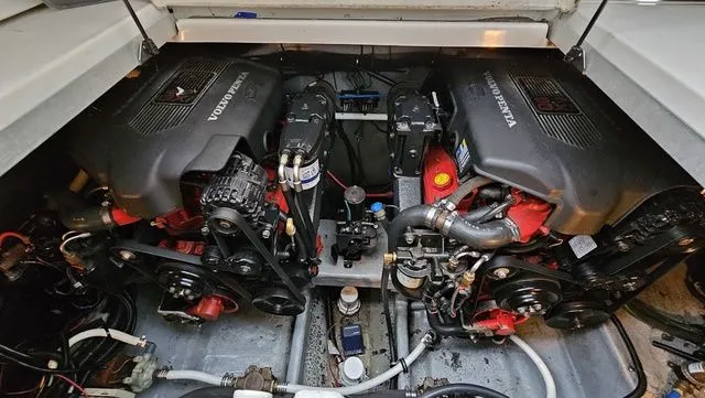 Slide: The Image of Monterey 322 Cruiser 2003 - 22