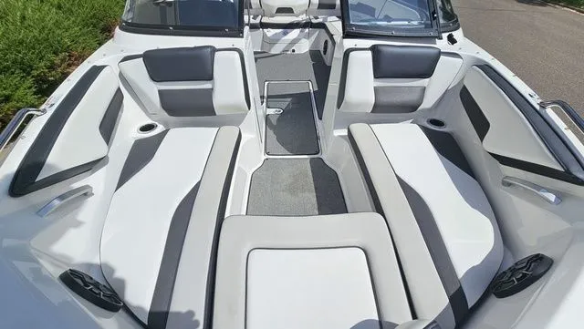 Slide: The Image of Yamaha AR195 2019 - 16