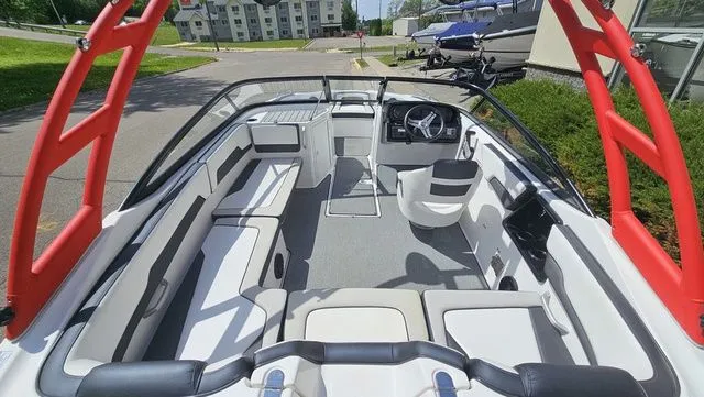 Slide: The Image of Yamaha AR195 2019 - 6