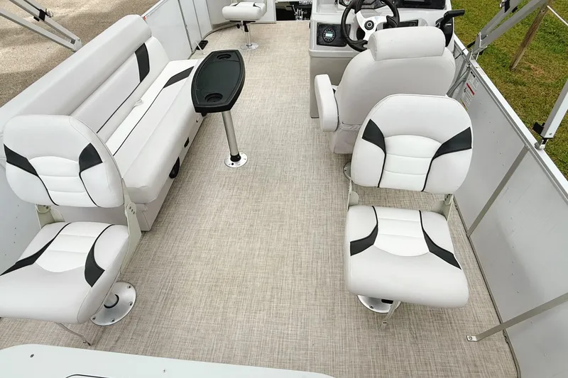 Slide: The Image of 2023 G3 BOATS Select 18f livewell interior with drain and fittings. - 20