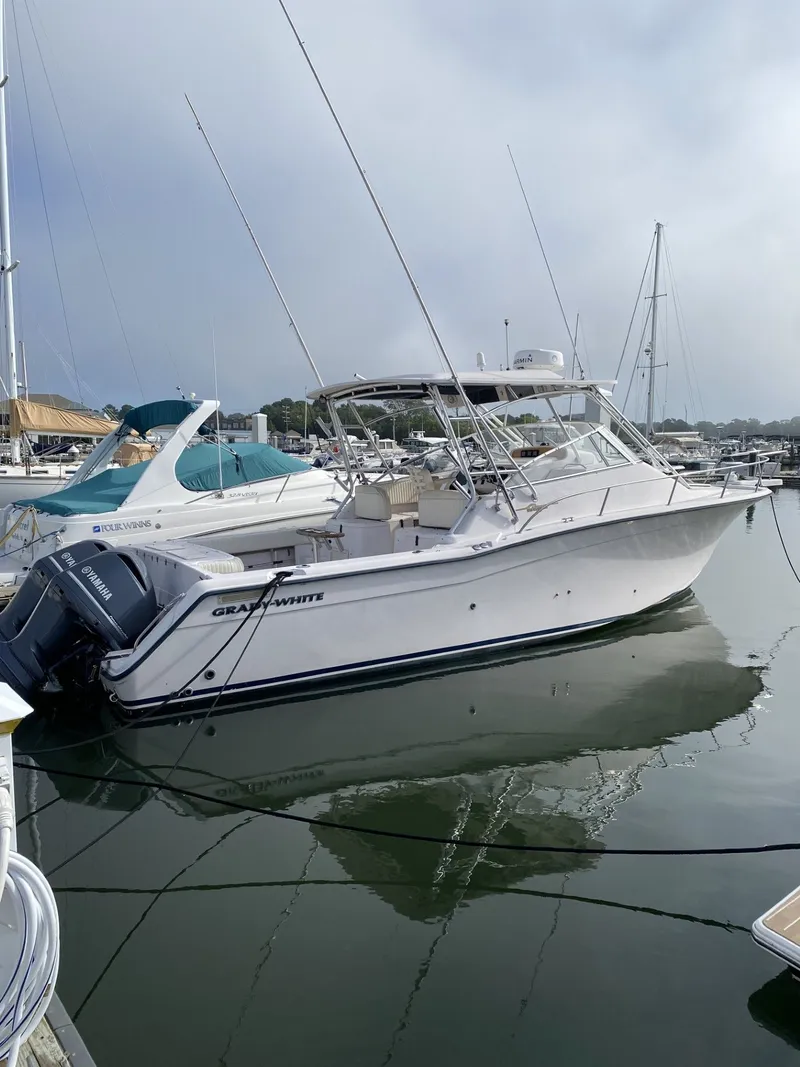 The Image of Grady-White Express 330 2002 - 0