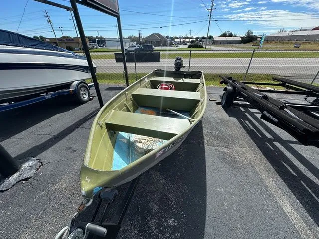 Slide: The Image of Polar Kraft GUIDE V 12FT JON BOAT 1979 - 3