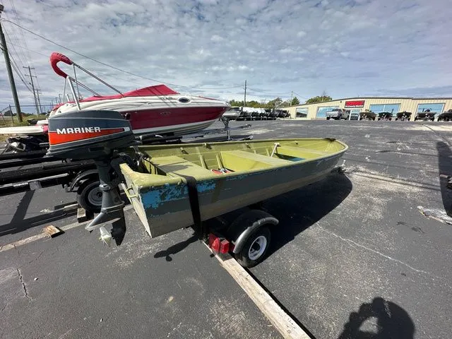 Slide: The Image of Polar Kraft GUIDE V 12FT JON BOAT 1979 - 4