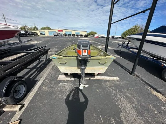 Slide: The Image of Polar Kraft GUIDE V 12FT JON BOAT 1979 - 6