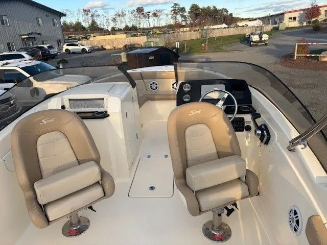 Slide: The Image of Scout 215 Dorado 2023 - 11