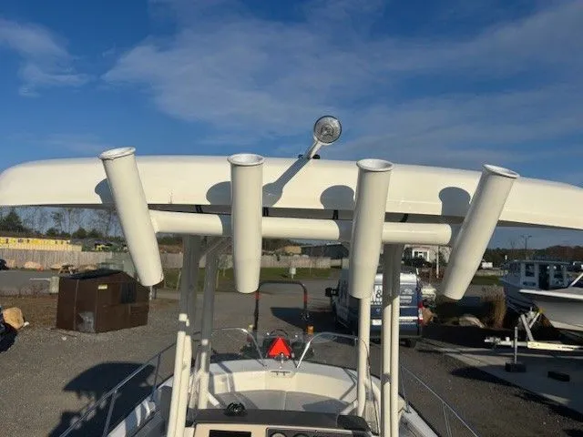 Slide: The Image of Boston Whaler 210 Montauk 2025 - 13