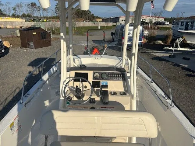 Slide: The Image of Boston Whaler 210 Montauk 2025 - 15