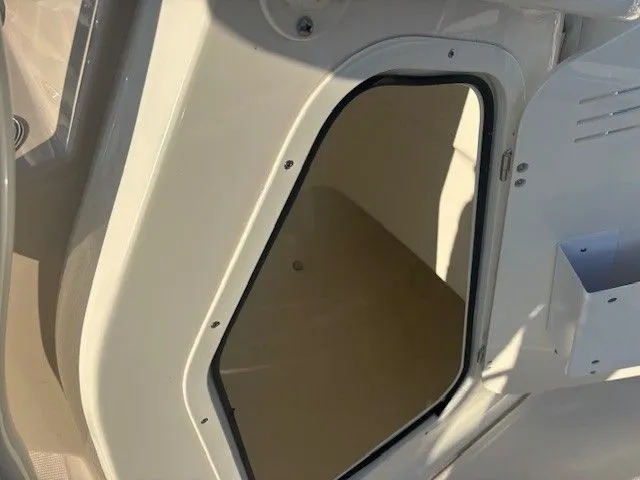 Slide: The Image of Boston Whaler 210 Montauk 2025 - 18