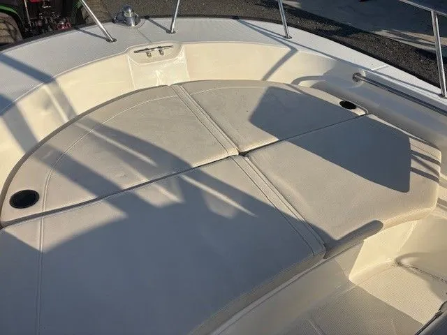 Slide: The Image of Boston Whaler 210 Montauk 2025 - 19