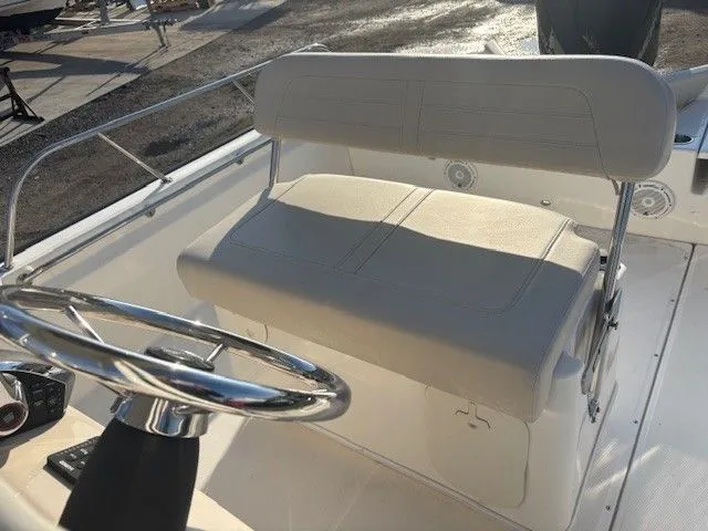Slide: The Image of Boston Whaler 210 Montauk 2025 - 26