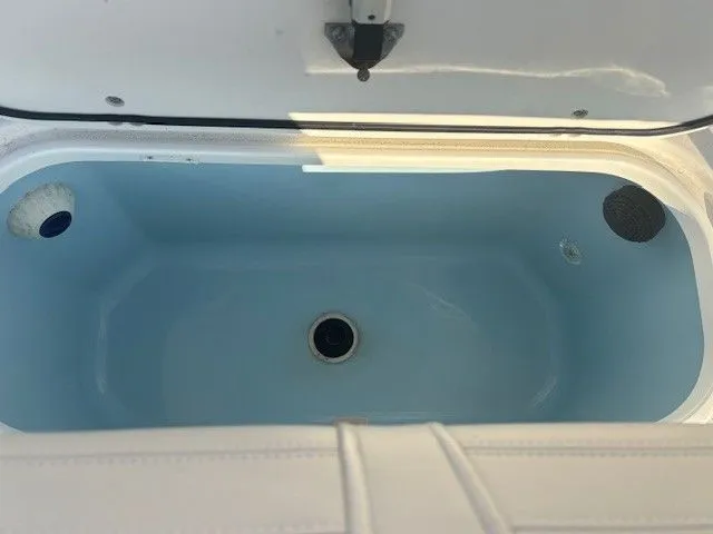 Slide: The Image of Boston Whaler 210 Montauk 2025 - 28