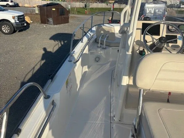 Slide: The Image of Boston Whaler 210 Montauk 2025 - 29