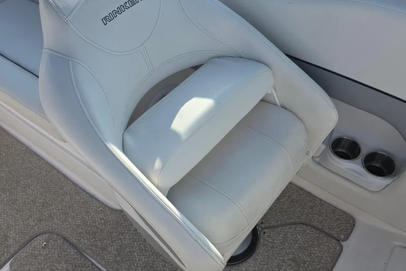 Slide: The Image of 2013 Rinker 276 Captiva Bowrider white seat with cup holders on boat deck. - 25