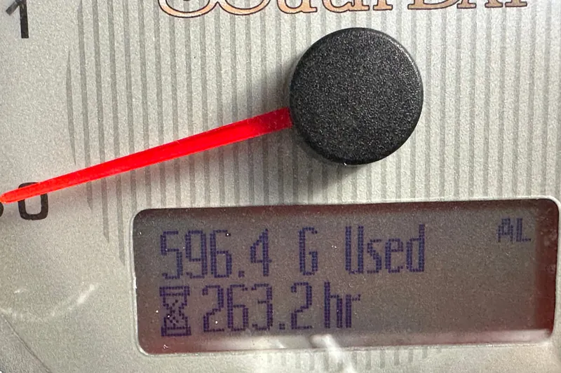 Slide: The Image of Gauge display of South Bay 925 CR, showing 596.4 gallons used, 263.2 hours. - 36