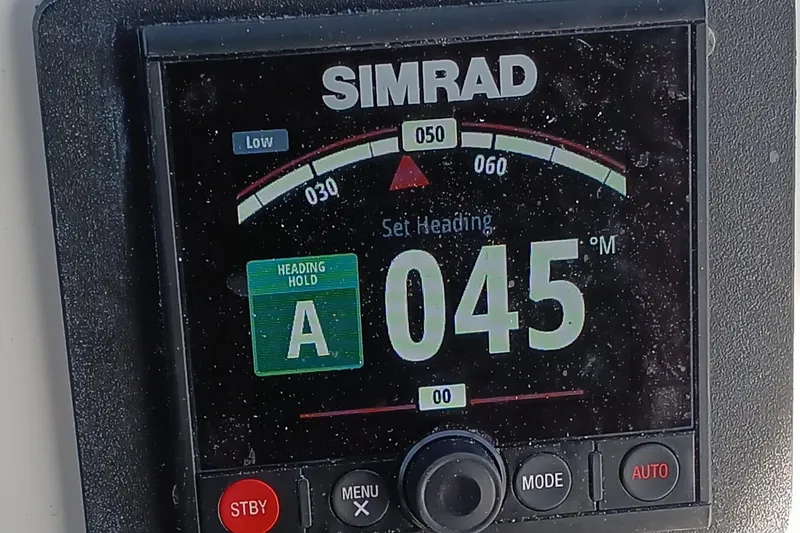 Slide: The Image of Simrad navigation display showing heading 045° on a 2006 Meridian 411 Sedan. - 38
