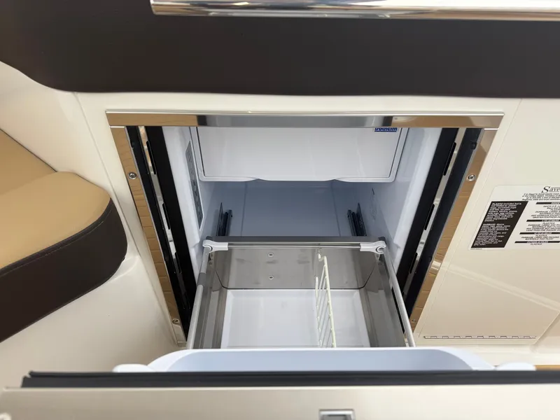 Slide: The Image of Sea Ray Sundancer 320 2023 - 11