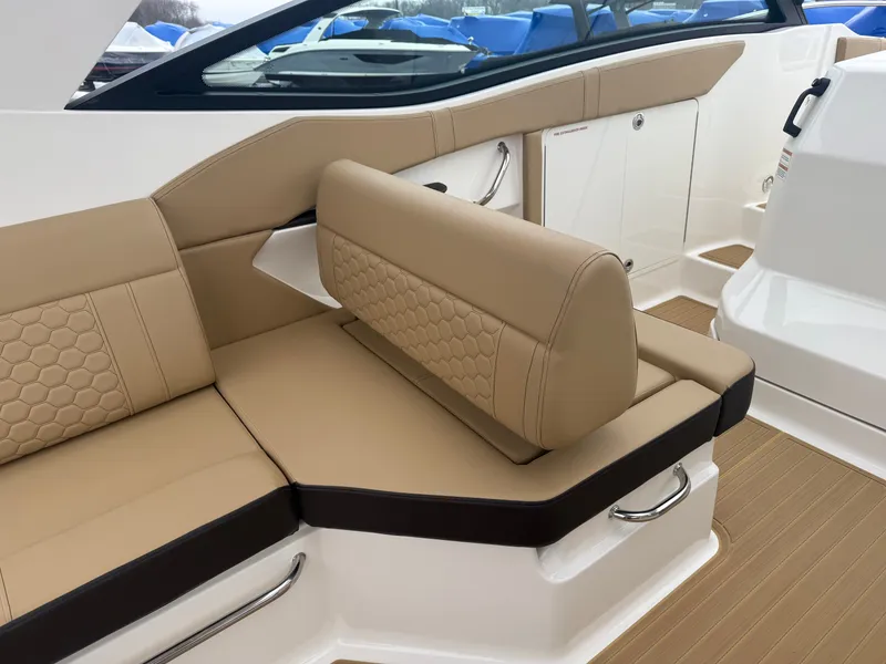 Slide: The Image of Sea Ray Sundancer 320 2023 - 13