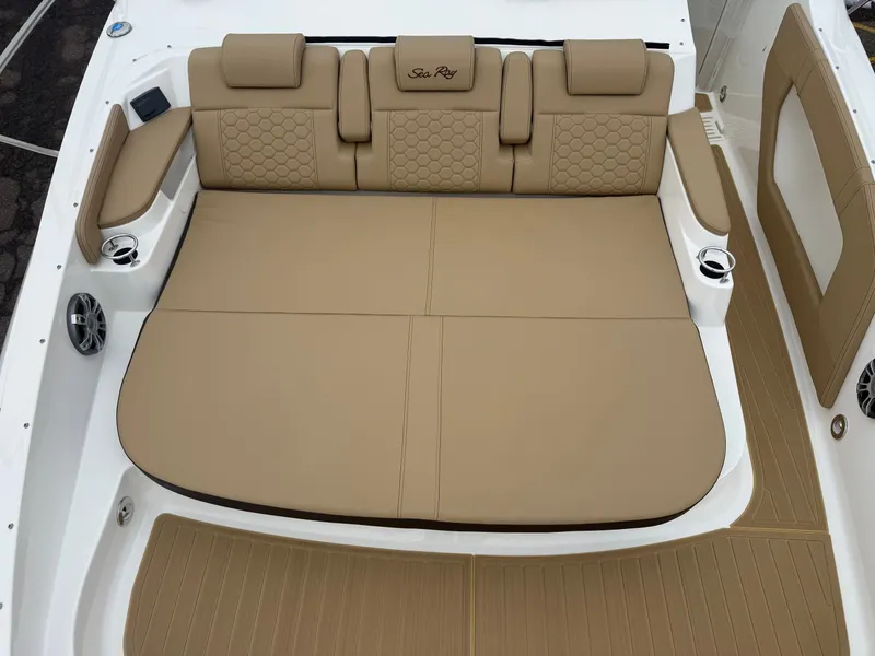 Slide: The Image of Sea Ray Sundancer 320 2023 - 16