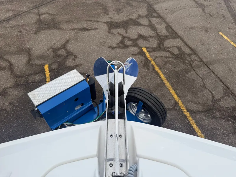 Slide: The Image of Sea Ray Sundancer 320 2023 - 19