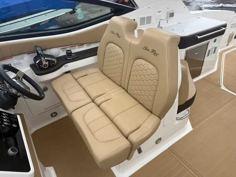 Slide: The Image of Sea Ray Sundancer 320 2023 - 22