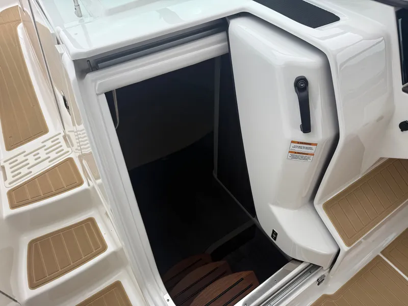 Slide: The Image of Sea Ray Sundancer 320 2023 - 26