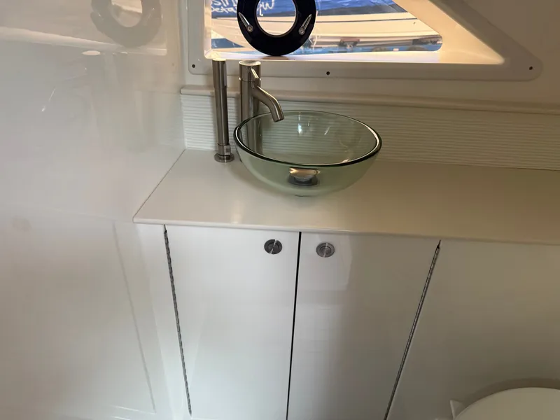 Slide: The Image of Sea Ray Sundancer 320 2023 - 35