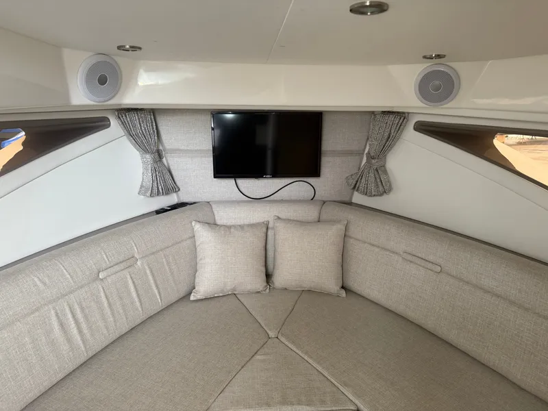 Slide: The Image of Sea Ray Sundancer 320 2023 - 37