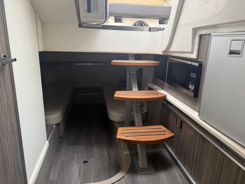 Slide: The Image of Sea Ray Sundancer 320 2023 - 38