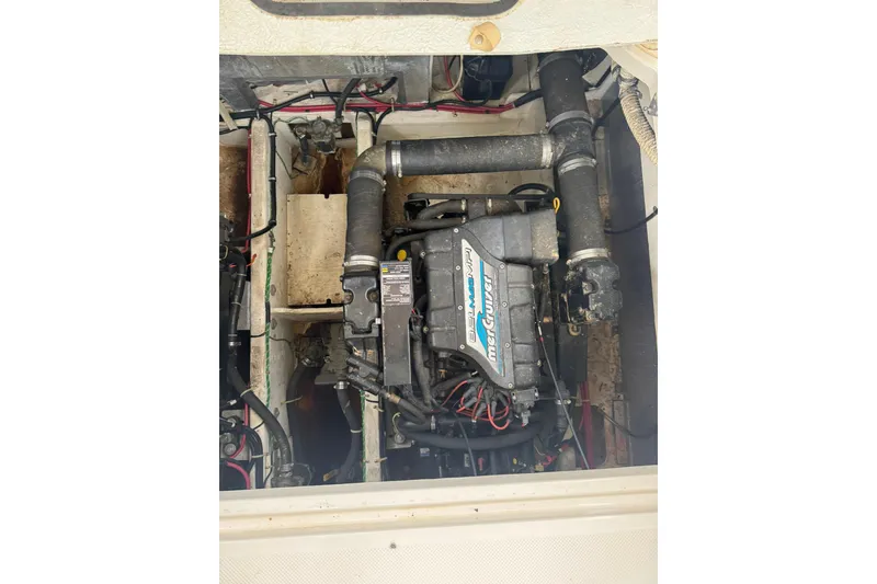 Slide: The Image of Maxum 3700 SCR 1998 - 58