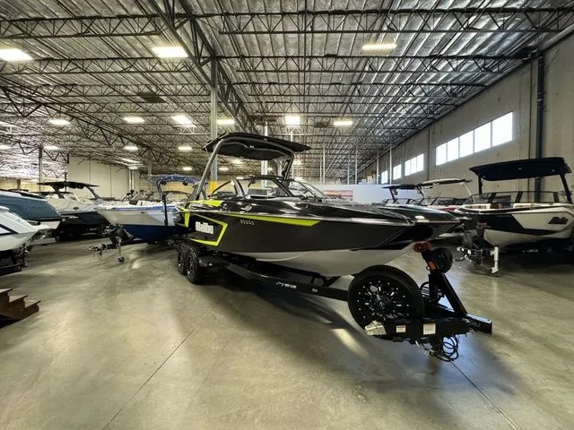 Slide: The Image of Malibu Wakesetter 24 MXZ 2023 - 2