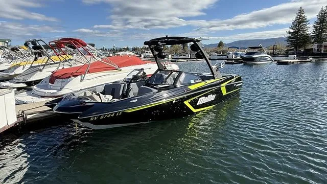 Slide: The Image of Malibu Wakesetter 24 MXZ 2023 - 4
