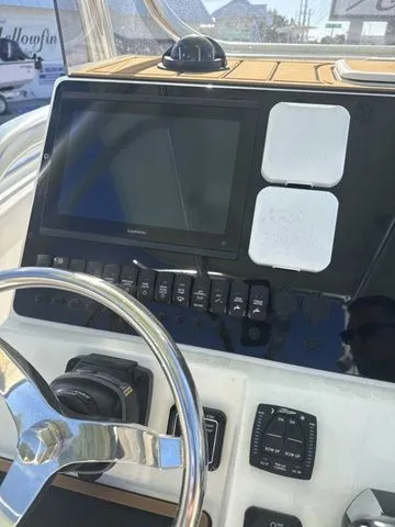 Slide: The Image of Bulls Bay 255 Center Console 2026 - 11