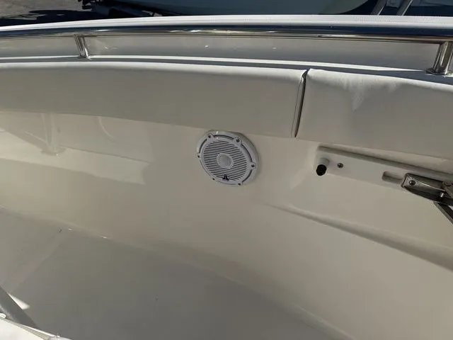 Slide: The Image of Bulls Bay 255 Center Console 2026 - 15