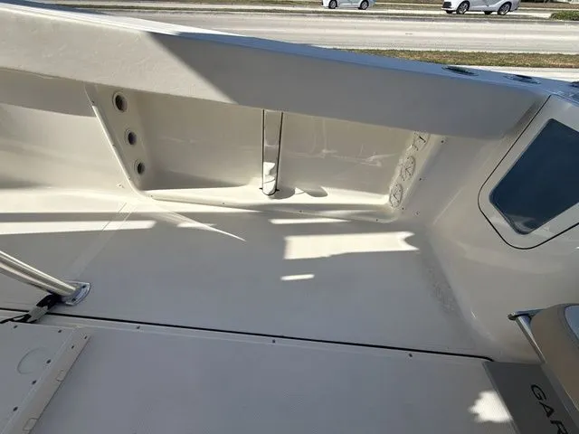 Slide: The Image of Bulls Bay 255 Center Console 2026 - 18