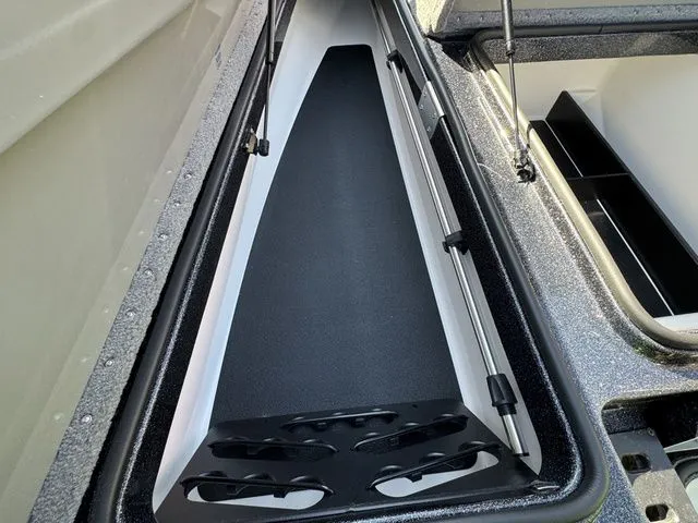 Slide: The Image of Caymas CX 18 PRO 2026 - 12