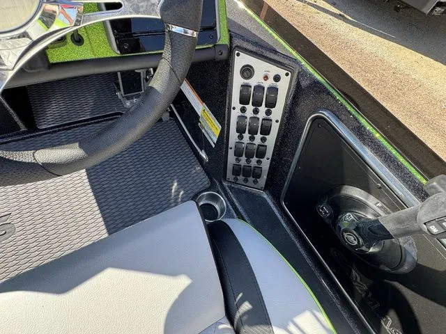 Slide: The Image of Caymas CX 18 PRO 2026 - 15