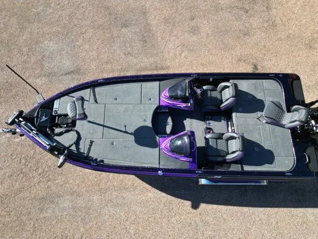 Slide: The Image of Caymas CX 21 PRO 2026 - 6