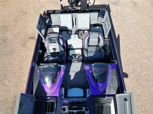 Slide: The Image of Caymas CX 21 PRO 2026 - 8