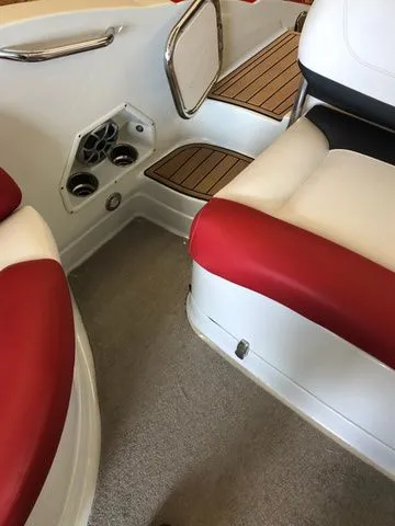 Slide: The Image of Crownline Boats Eclipse E4 2015 - 14