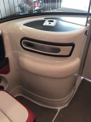 Slide: The Image of Crownline Boats Eclipse E4 2015 - 17