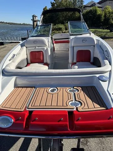 Slide: The Image of Crownline Boats Eclipse E4 2015 - 30