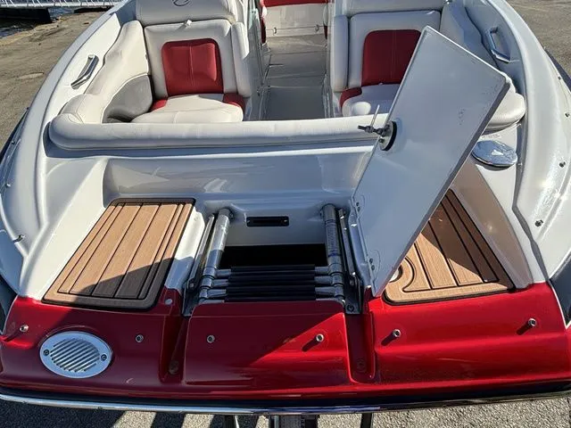 Slide: The Image of Crownline Boats Eclipse E4 2015 - 31