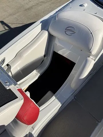 Slide: The Image of Crownline Boats Eclipse E4 2015 - 36