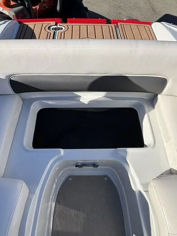 Slide: The Image of Crownline Boats Eclipse E4 2015 - 37