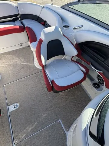 Slide: The Image of Crownline Boats Eclipse E4 2015 - 39