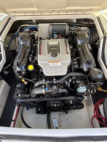 Slide: The Image of Crownline Boats Eclipse E4 2015 - 42