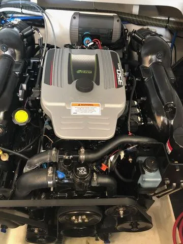 Slide: The Image of Crownline Boats Eclipse E4 2015 - 46