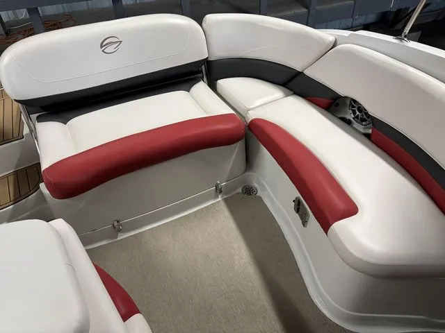 Slide: The Image of Crownline Boats Eclipse E4 2015 - 8