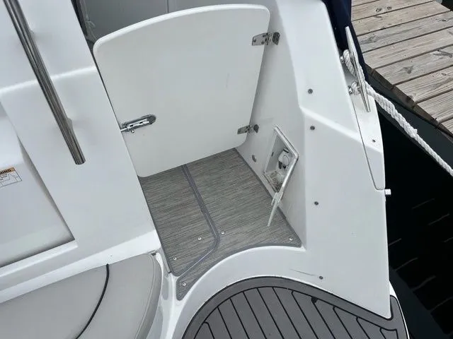 Slide: The Image of Rinker EX 320 2017 - 11