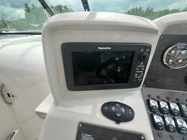 Slide: The Image of Rinker EX 320 2017 - 13